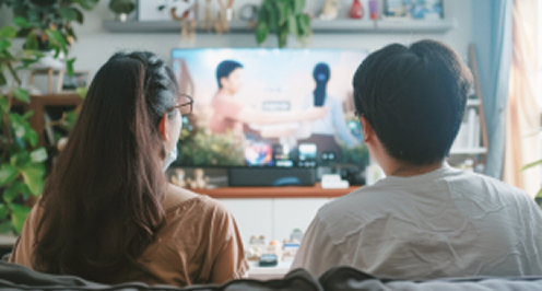 So-net 光テレビを楽しむ人のイメージ