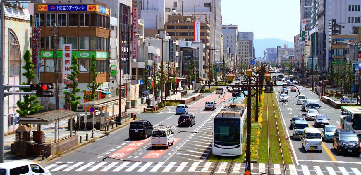 豊橋市の駅前大通と路面電車