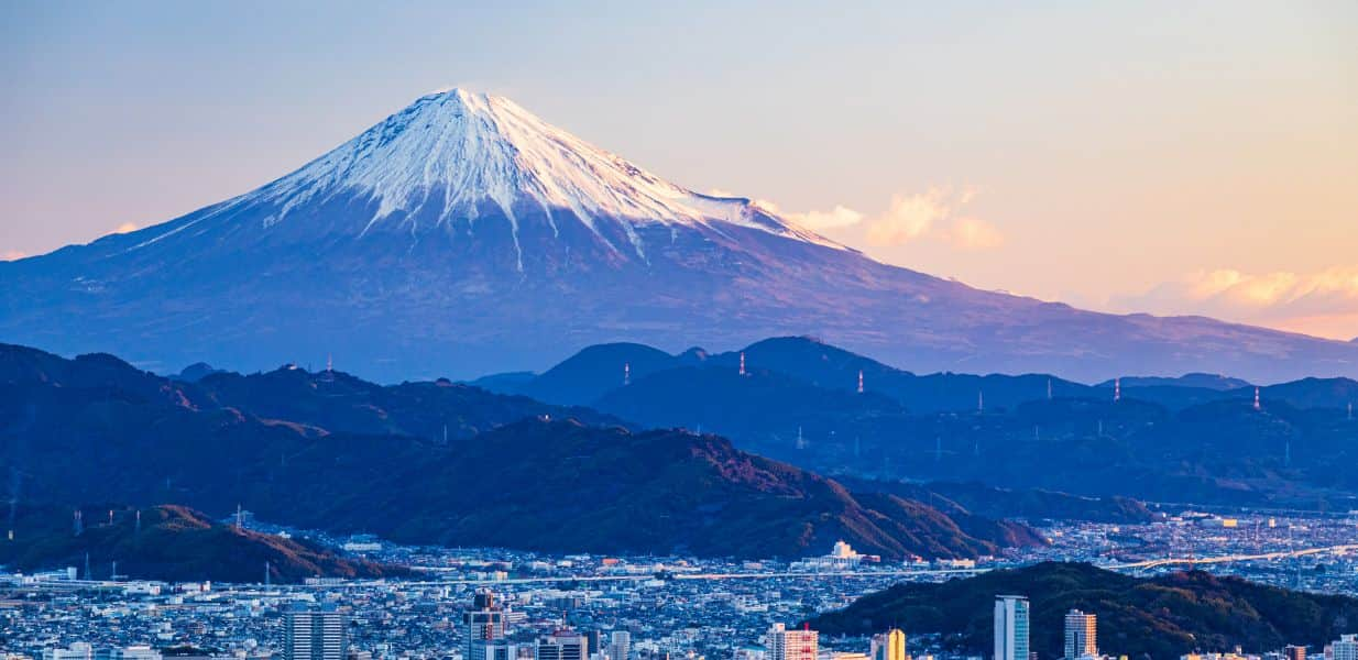 富士山に抱かれた静岡県